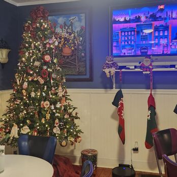 Plantation House - a christmas tree in the corner of the room - Southern Near Me - Millbrook, Alabama