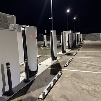 Tesla Supercharger - EV Charging Stations Near Me - Lebec, California