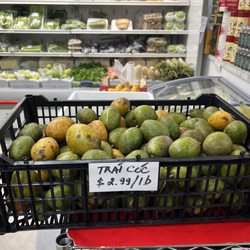 Asian Food Market - Chợ Á Châu - Can anyone tell me what this fruit is?