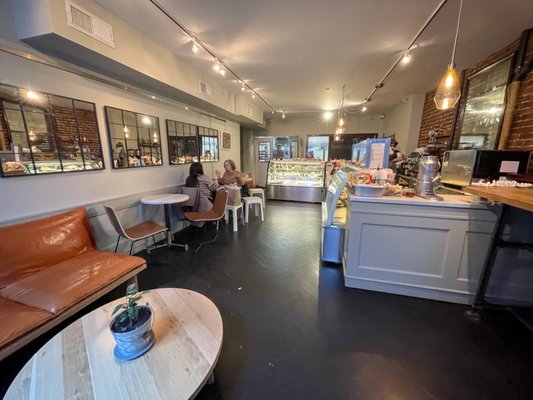 Almondine Bakery by null