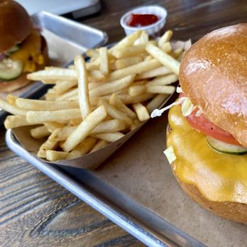Grass Roots Kitchen - Cheeseburger and vegan smash burger - New American Near Me - Tarrytown, New York Grass Roots Kitchen - Cheeseburger and vegan smash burger - New American Near Me - Tarrytown, New York