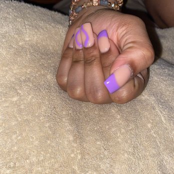 Laurel Nail Spa - The finished product!! He did great at painting the lines freehand!! She was very satisfied.. Thank you Phong - Nail Salons Near Me - Laurel, Maryland