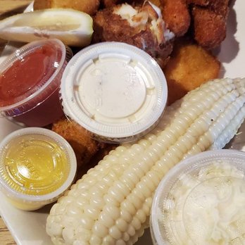 Cap'n Cats Clam Bar & Tavern - Seafood combo platter - Bars Near Me - Thorofare, New Jersey