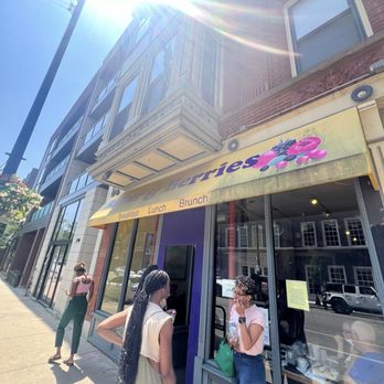 Batter & Berries - Outside - Breakfast & Brunch Near Me - Chicago, Illinois Batter & Berries - Outside - Breakfast & Brunch Near Me - Chicago, Illinois