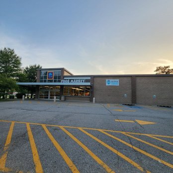 ALDI - an empty parking lot in front of a building - Grocery Near Me - Fayetteville, Arkansas ALDI - an empty parking lot in front of a building - Grocery Near Me - Fayetteville, Arkansas
