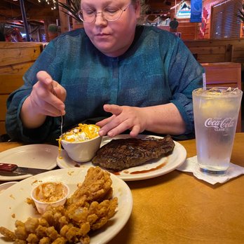 Texas Roadhouse - Lynnette - Steakhouses Near Me - Anderson, Indiana