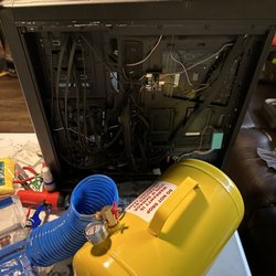 Tomi-Tek - PC Cleaning with compressed air