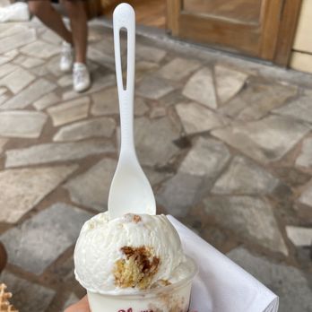 Lappert's Hawaii - Pineapple cake - Ice Cream & Frozen Yogurt Near Me - Honolulu, Hawaii