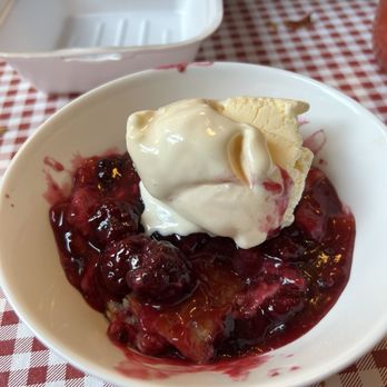 Schoolhouse Restaurant - Blackberry cobbler - American Near Me - Camp Dennison, Ohio Schoolhouse Restaurant - Blackberry cobbler - American Near Me - Camp Dennison, Ohio