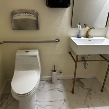 Speed Laundromat - Immaculate Bathroom - Laundromat Near Me - Tacoma, Washington