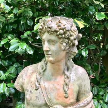 Lakewold Gardens - One of many statues - Botanical Gardens Near Me - Lakewood, Washington Lakewold Gardens - One of many statues - Botanical Gardens Near Me - Lakewood, Washington