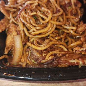 Chowology: Asian Kitchen - Chicken lo mein - Asian Fusion Near Me - Pembroke Pines, Florida