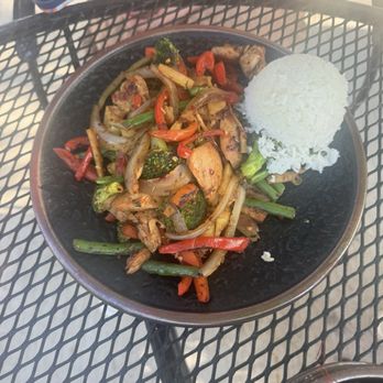Hye Thai - Stir fry with chicken - Thai Near Me - Stonewall, Texas Hye Thai - Stir fry with chicken - Thai Near Me - Stonewall, Texas