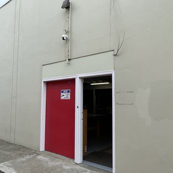 Narain's Outdoor Sewing & Repairs - Fabric Stores Near Me - Berkeley, California Narain's Outdoor Sewing & Repairs - Fabric Stores Near Me - Berkeley, California