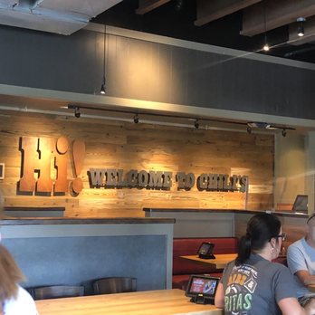 Chili's - Decor - Bars Near Me - Louisville, Kentucky