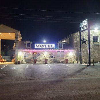 Cedar Creek Inn - Hotels Near Me - Bertram, Texas