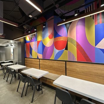 honeygrow - Dining area - Salad Near Me - Reston, Virginia