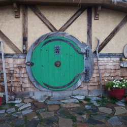 The Hobbit Inn - Entrance