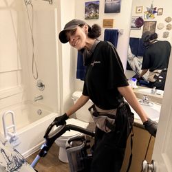 Clean Affinity - Tayla makes the bathroom gleam!
