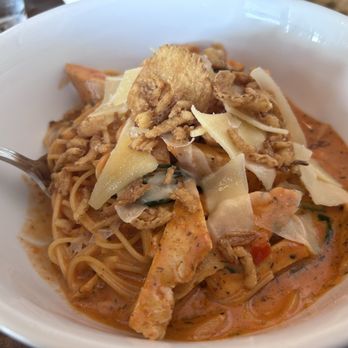 Nonna's Trattoria Raymore - Rustico- Rigatoni pasta (I swapped with spaghetti), chicken, spinach, spicy vodka sauce, fried leeks. - Italian Near Me - Raymore, Missouri