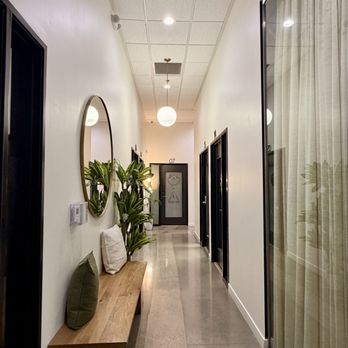 Ocean Studio - Hallway to get to Hiro Studio #15 - Hair Salons Near Me - Las Vegas, Nevada Ocean Studio - Hallway to get to Hiro Studio #15 - Hair Salons Near Me - Las Vegas, Nevada