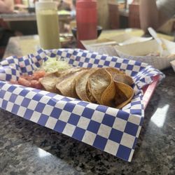 Aleka's Burgers & Tacos