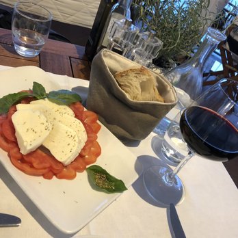 L'ancora - Caprese salad - Mediterranean Near Me - Positano, SA L'ancora - Caprese salad - Mediterranean Near Me - Positano, SA