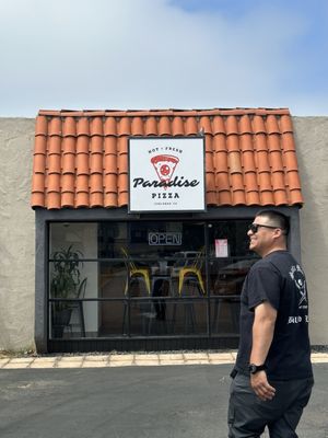 Paradise Pizza by null