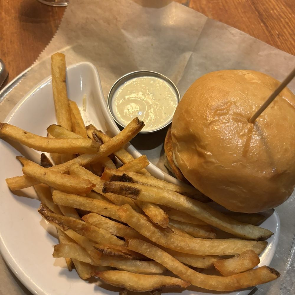 Leon's Full Service - Burger - Gastropubs Near Me - Decatur, Georgia