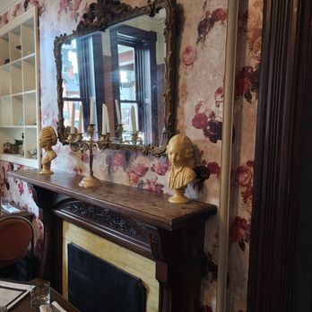 Maison Selby - Interior decor - French Near Me - Toronto, Ontario Maison Selby - Interior decor - French Near Me - Toronto, Ontario