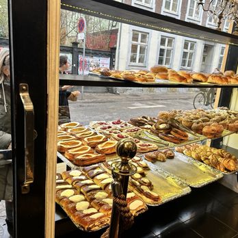 Sankt Peders Bageri - The nearly empty tray is a cardamom roll. Out of this world - Bakeries Near Me - Copenhagen, 84