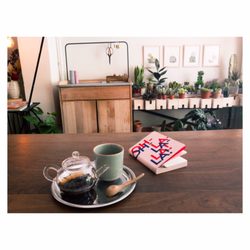 Müz - Great tea, great ambience I love all the plants it made me feel like I was surrounded by life