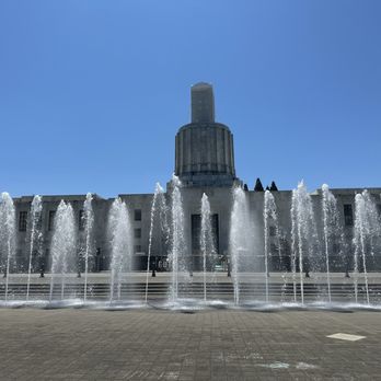 Oregon State Capitol - Fountain on the Mall. - Landmarks & Historical Buildings Near Me - Salem, Oregon