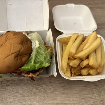 Bread Meats Bread - GF Classic Grilled Chicken Burger - Burgers Near Me - Glasgow, GLG