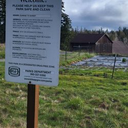 Howe Farm Historic Park and Off-Leash Dog Area - Welcome! Keep things nice, thanks!