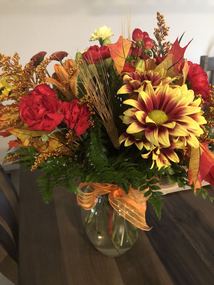 AVON FLOWER SHOP Updated October 2024 42 Photos & 19 Reviews 8100