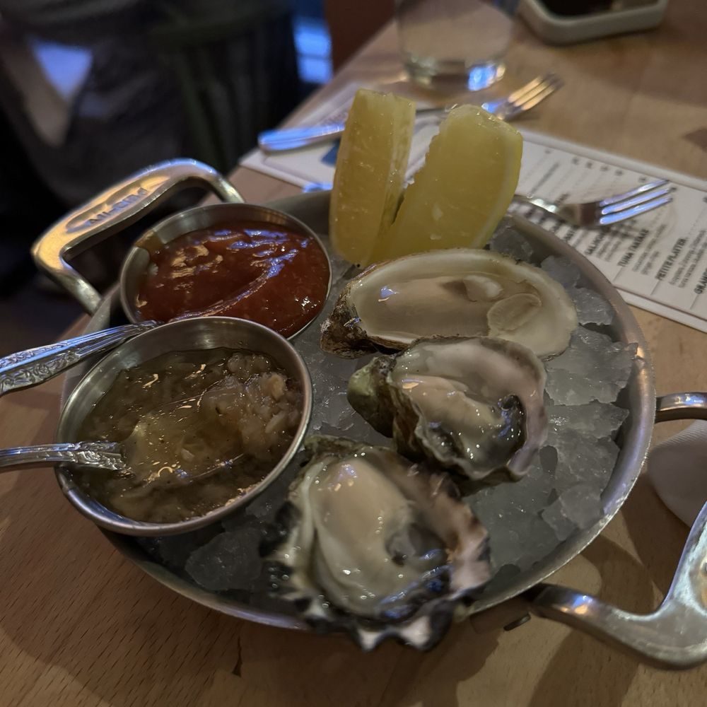 Dotty’s Kitchen & Raw Bar - Kumamoto & Dixon point. Very tiny but sweet and fresh - Seafood Near Me - Quincy, Massachusetts