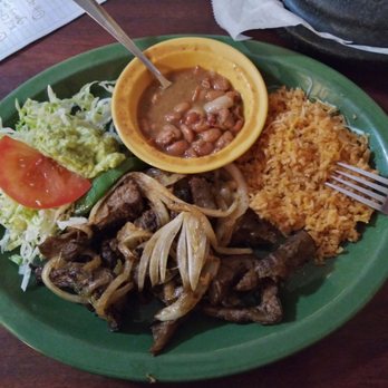 El Sabrosito - Beef fajita with boracho beans - Mexican Near Me - Converse, Texas El Sabrosito - Beef fajita with boracho beans - Mexican Near Me - Converse, Texas