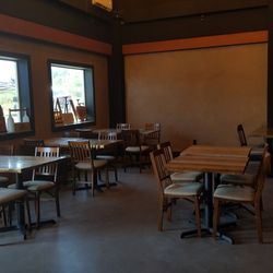 Sun River Vintners - Indoor hangout space