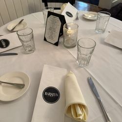 Barney's Restaurant - Table photo.