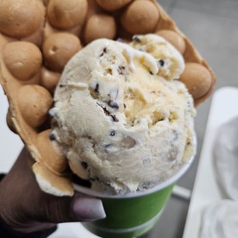 Tealeaf Cafe - a hand holding a cup of ice cream - Bubble Tea Near Me - Reno, Nevada