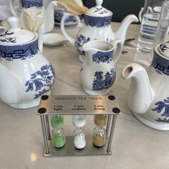 FAIRVIEW BAR AND RESTAURANT - Tea timer - Modern European Near Me - Lake Louise, Alberta FAIRVIEW BAR AND RESTAURANT - Tea timer - Modern European Near Me - Lake Louise, Alberta