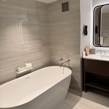 Grand Hyatt DFW - Bath - Hotels Near Me - Dallas, Texas Grand Hyatt DFW - Bath - Hotels Near Me - Dallas, Texas