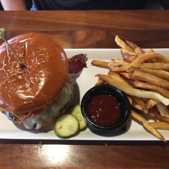 BRU Burger Bar - Cincinnati - Burgers Near Me - Cincinnati, Ohio