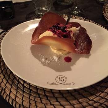 Quel Castello di Diegaro - Cestino di crema chantilly con frutti di bosco - Italian Near Me - Cesena, FC Quel Castello di Diegaro - Cestino di crema chantilly con frutti di bosco - Italian Near Me - Cesena, FC