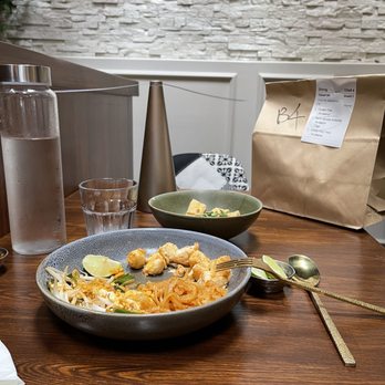 Kin Long Beach - COLOSSAL CRAB MEAT PAD THAI & GOLDEN TOFU w/ the fan. - Thai Near Me - Long Beach, California