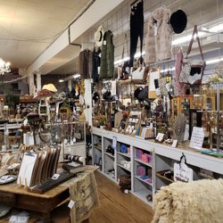 Rustic Rose Mercantile - Um...