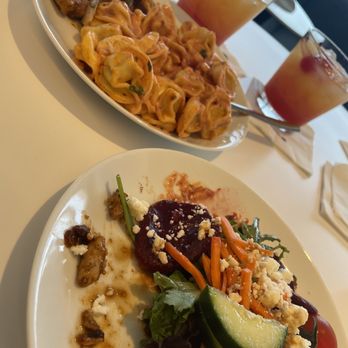 United Club - two plates of food on a table - Airport Lounges Near Me - Minneapolis, Minnesota United Club - two plates of food on a table - Airport Lounges Near Me - Minneapolis, Minnesota