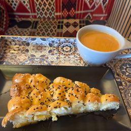 Adeni chai & Honeycomb bread