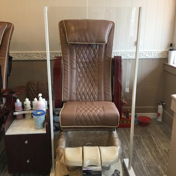 Lucky Nails - Nail Salons Near Me - Lee, Massachusetts